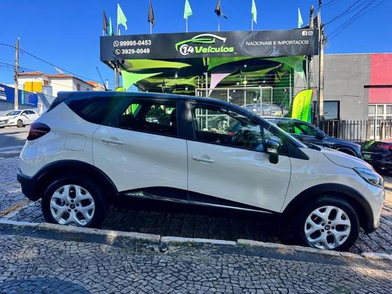 RENAULT CAPTUR 1.6 16V SCE FLEX LIFE X-TRONIC RENAULT CAPTUR 1.6 16V SCE FLEX LIFE X-TRONIC